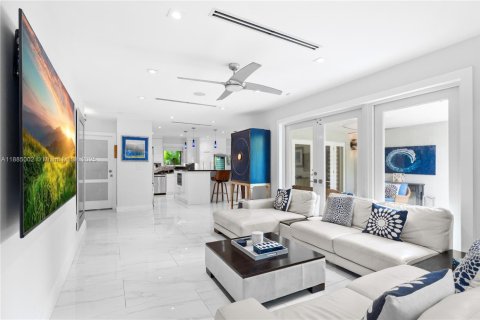 House in Coral Gables, Florida 3 bedrooms, 165.74 sq.m. № 1930539 - photo 1