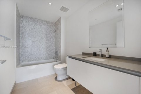 Купить кондоминиум в Майами, Флорида 3 спальни, 152.45м2, № 1657667 - фото 17