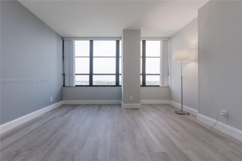 Copropriété à louer à Hallandale Beach, Floride: 2 chambres, 130.06 m2 № 2060781 - photo 14