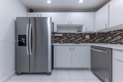 Copropriété à louer à Hallandale Beach, Floride: 2 chambres, 130.06 m2 № 2060781 - photo 9