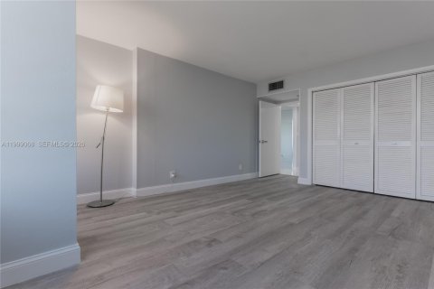 Copropriété à louer à Hallandale Beach, Floride: 2 chambres, 130.06 m2 № 2060781 - photo 17