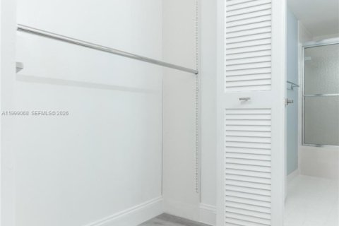 Copropriété à louer à Hallandale Beach, Floride: 2 chambres, 130.06 m2 № 2060781 - photo 25