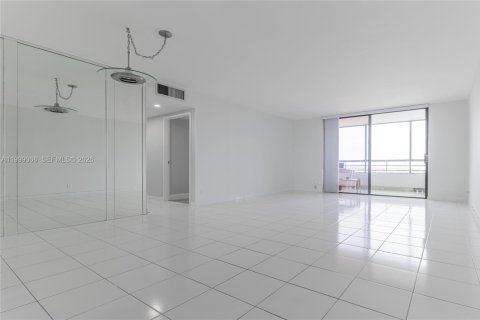 Copropriété à louer à Hallandale Beach, Floride: 2 chambres, 130.06 m2 № 2060781 - photo 2