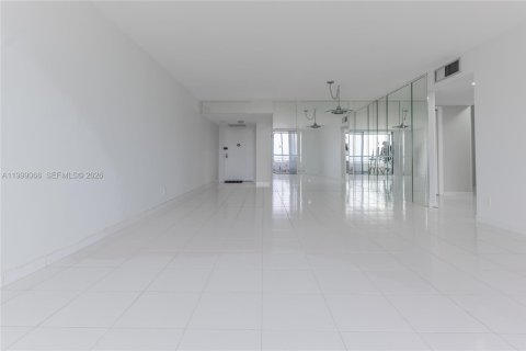 Copropriété à louer à Hallandale Beach, Floride: 2 chambres, 130.06 m2 № 2060781 - photo 3