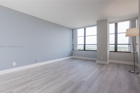 Copropriété à louer à Hallandale Beach, Floride: 2 chambres, 130.06 m2 № 2060781 - photo 15