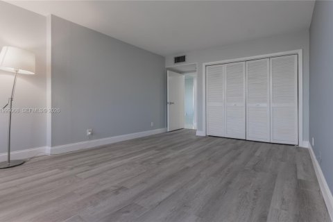 Copropriété à louer à Hallandale Beach, Floride: 2 chambres, 130.06 m2 № 2060781 - photo 16