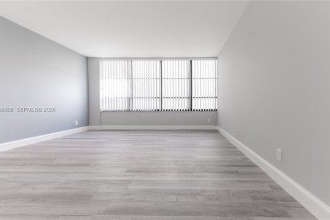 Copropriété à louer à Hallandale Beach, Floride: 2 chambres, 130.06 m2 № 2060781 - photo 27