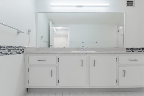 Copropriété à louer à Hallandale Beach, Floride: 2 chambres, 130.06 m2 № 2060781 - photo 21