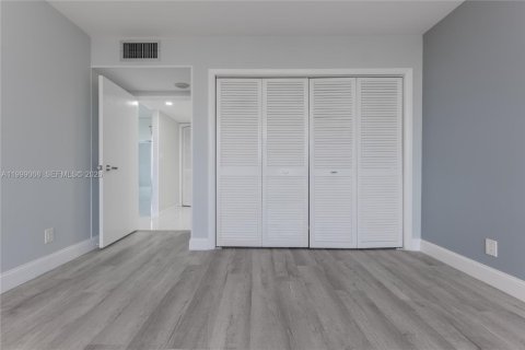 Copropriété à louer à Hallandale Beach, Floride: 2 chambres, 130.06 m2 № 2060781 - photo 18