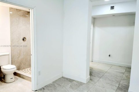 Copropriété à louer à Miami, Floride: 2 chambres № 2265274 - photo 17
