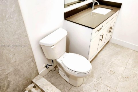 Copropriété à louer à Miami, Floride: 2 chambres № 2265274 - photo 14