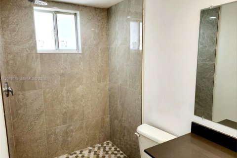 Copropriété à louer à Miami, Floride: 2 chambres № 2265274 - photo 12