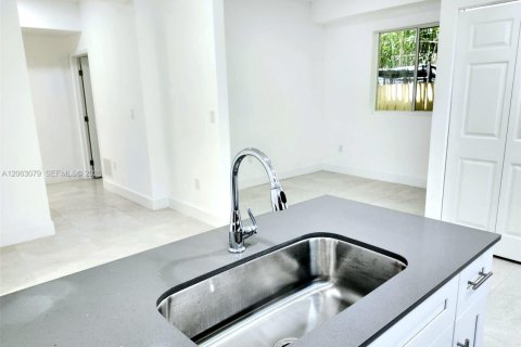 Copropriété à louer à Miami, Floride: 2 chambres № 2265274 - photo 2