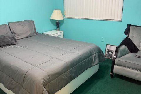 Condominio en venta en Hialeah, Florida, 3 dormitorios, 106.84 m2 № 1705557 - foto 12