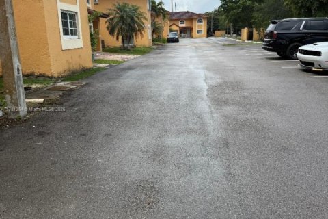 Condominio en venta en Hialeah, Florida, 3 dormitorios, 106.84 m2 № 1705557 - foto 4