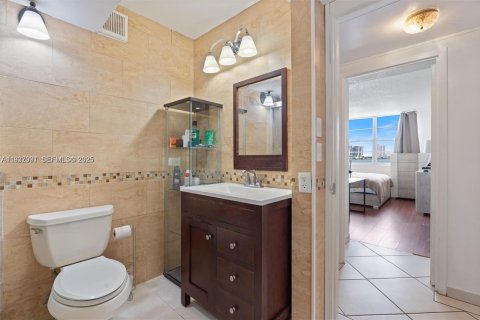 Condominio en venta en Sunny Isles Beach, Florida, 2 dormitorios, 118.45 m2 № 1994909 - foto 16