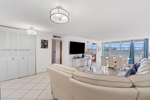 Condominio en venta en Sunny Isles Beach, Florida, 2 dormitorios, 118.45 m2 № 1994909 - foto 7