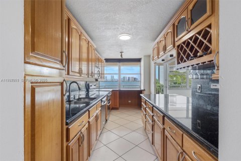 Condominio en venta en Sunny Isles Beach, Florida, 2 dormitorios, 118.45 m2 № 1994909 - foto 5