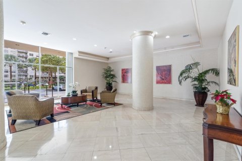 Condominio en venta en Sunny Isles Beach, Florida, 2 dormitorios, 118.45 m2 № 1994909 - foto 17