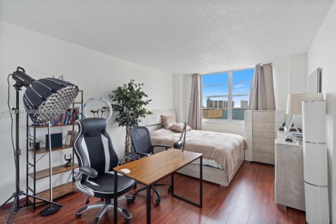 Condominio en venta en Sunny Isles Beach, Florida, 2 dormitorios, 118.45 m2 № 1994909 - foto 14