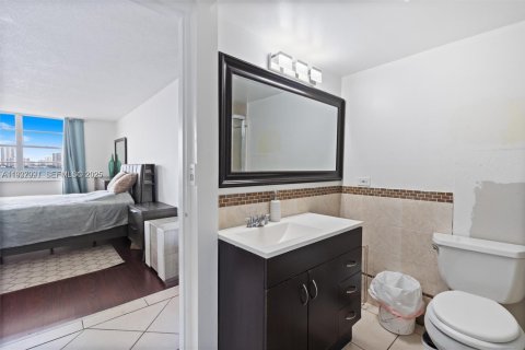 Condominio en venta en Sunny Isles Beach, Florida, 2 dormitorios, 118.45 m2 № 1994909 - foto 13