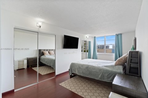 Condominio en venta en Sunny Isles Beach, Florida, 2 dormitorios, 118.45 m2 № 1994909 - foto 10