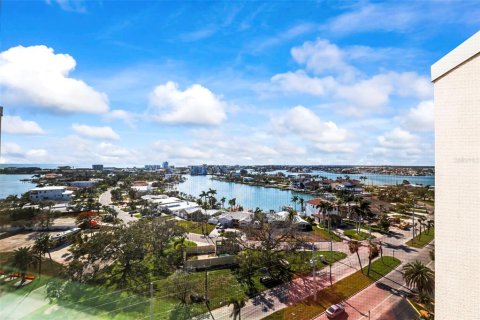 Condo in Treasure Island, Florida, 2 bedrooms  № 1750043 - photo 20
