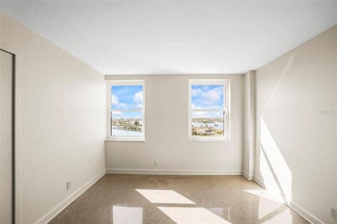 Condo in Treasure Island, Florida, 2 bedrooms  № 1750043 - photo 19