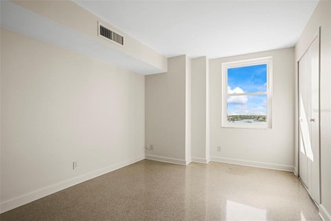 Condo in Treasure Island, Florida, 2 bedrooms  № 1750043 - photo 28