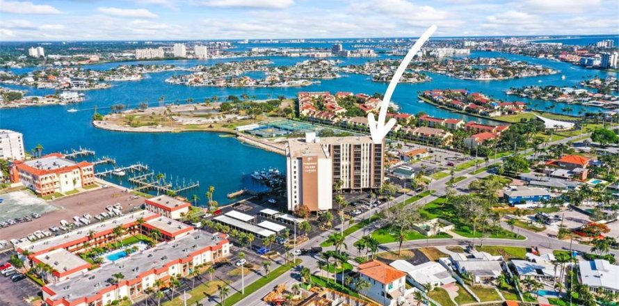 Condo in Treasure Island, Florida, 2 bedrooms  № 1750043