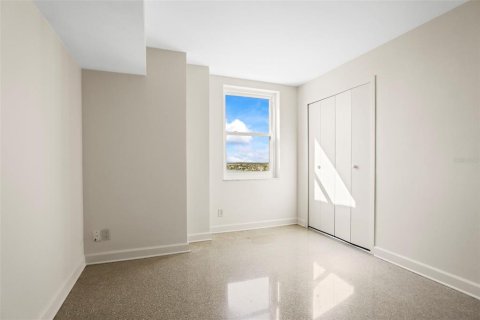 Condo in Treasure Island, Florida, 2 bedrooms  № 1750043 - photo 29