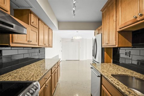 Condo in Treasure Island, Florida, 2 bedrooms  № 1750043 - photo 16