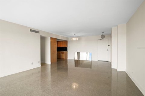 Condo in Treasure Island, Florida, 2 bedrooms  № 1750043 - photo 7