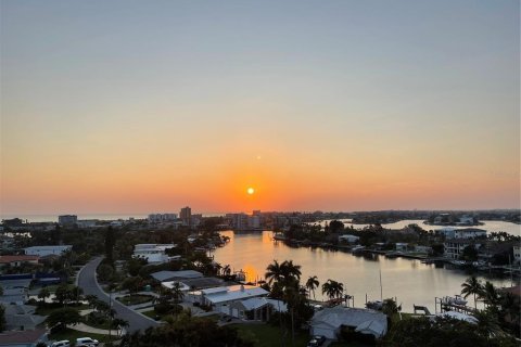 Condo in Treasure Island, Florida, 2 bedrooms  № 1750043 - photo 2