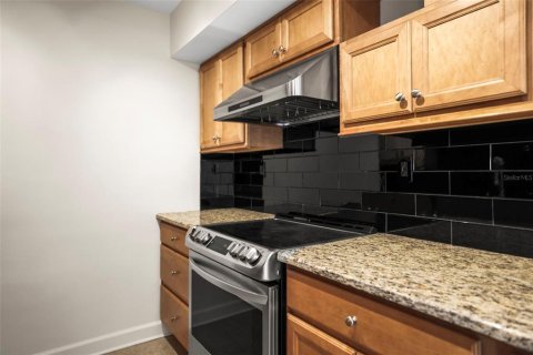 Condo in Treasure Island, Florida, 2 bedrooms  № 1750043 - photo 14