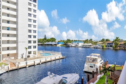 Condo in Fort Lauderdale, Florida, 3 bedrooms  № 1882391 - photo 22
