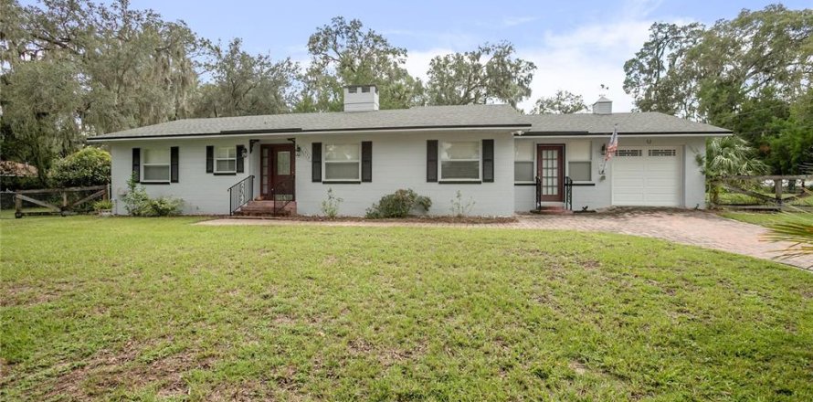 House in DeLand, Florida 3 bedrooms, 170.57 sq.m. № 1914295