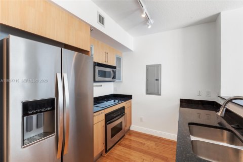 Condo in Miami, Florida, 2 bedrooms  № 1996252 - photo 14