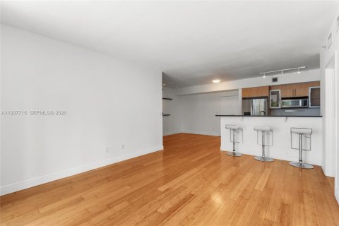 Condo in Miami, Florida, 2 bedrooms  № 1996252 - photo 19
