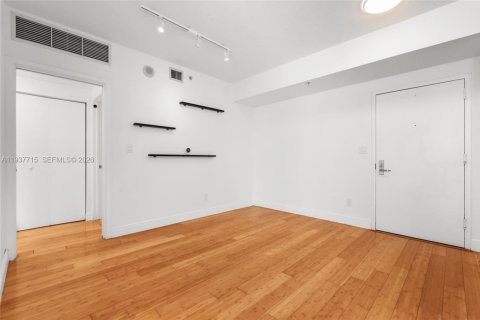 Condo in Miami, Florida, 2 bedrooms  № 1996252 - photo 10
