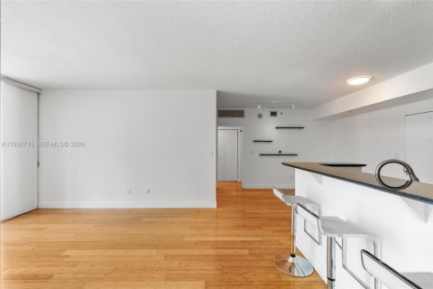Condo in Miami, Florida, 2 bedrooms  № 1996252 - photo 21