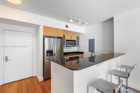 Condo in Miami, Florida, 2 bedrooms  № 1996252 - photo 12