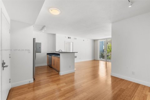 Condo in Miami, Florida, 2 bedrooms  № 1996252 - photo 8