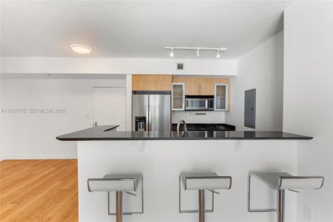 Condo in Miami, Florida, 2 bedrooms  № 1996252 - photo 13
