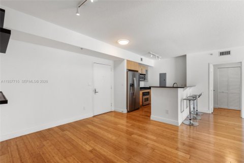 Condo in Miami, Florida, 2 bedrooms  № 1996252 - photo 9