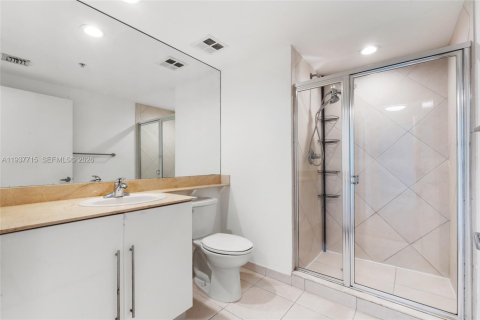 Condo in Miami, Florida, 2 bedrooms  № 1996252 - photo 28
