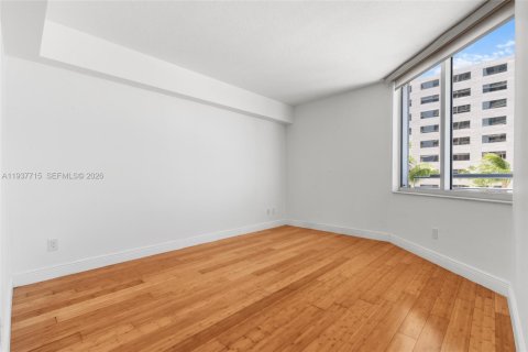 Condo in Miami, Florida, 2 bedrooms  № 1996252 - photo 22
