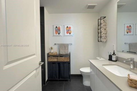 Condominio en alquiler en Miami, Florida, 1 dormitorio, 78.97 m2 № 2154316 - foto 12
