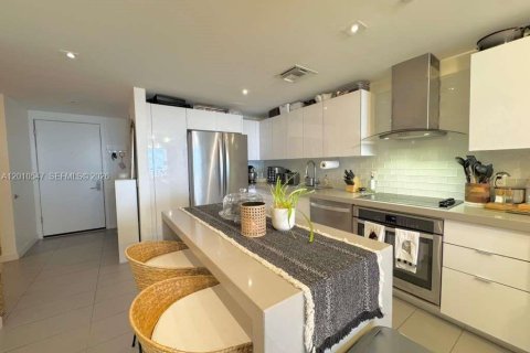 Condominio en alquiler en Miami, Florida, 1 dormitorio, 78.97 m2 № 2154316 - foto 3