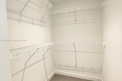 Condominio en alquiler en Miami, Florida, 1 dormitorio, 78.97 m2 № 2154316 - foto 15